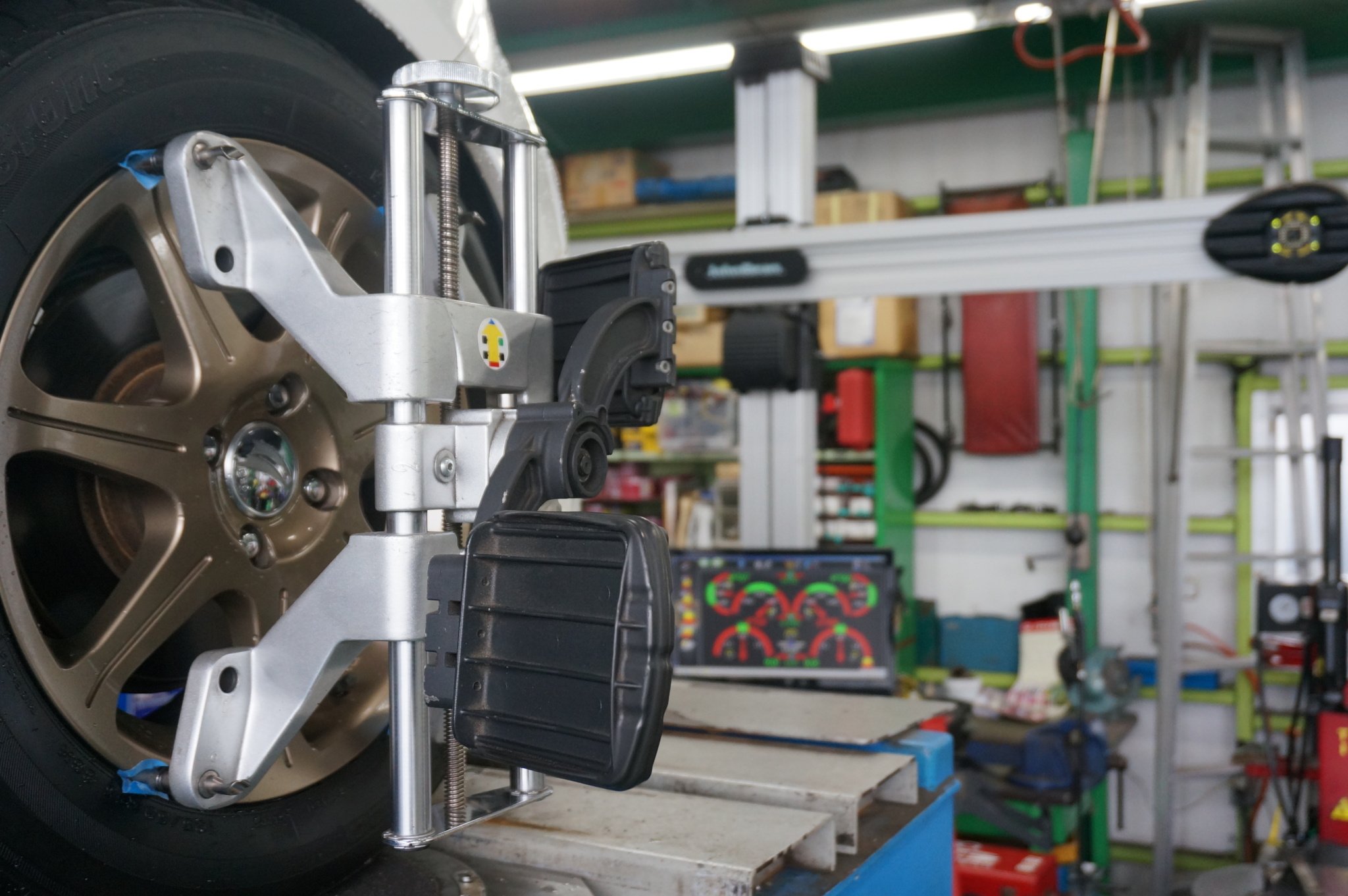 アライメント調整 公式 タイヤ館とっとり タイヤ交換 オイル交換 車検点検 車両販売 アライメント カーコーティング